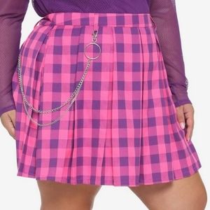 Torrid size 4X pink and plaid skirt with chain